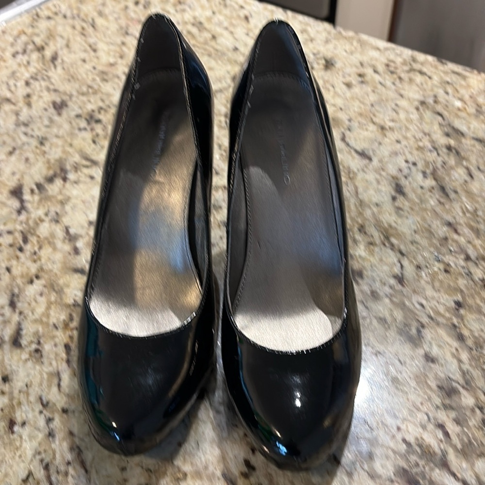 Bandolino Black Patent Leather Heels - Size 8M